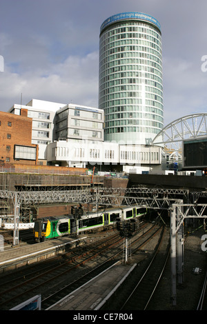 London Midland Klasse 350 Köpfe in Birmingham neue Straße unter die Showow der legendären Rotunde bauen jan 2012 Stockfoto