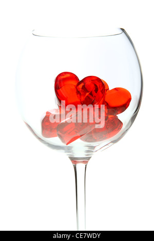 Rote Jelly Herzen im Glas Wein. Stockfoto