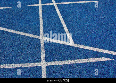 Tartan Oberfläche mit kreuzenden Linien in einem Stadion Stockfoto