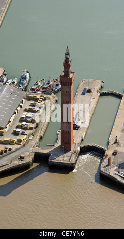 Luftaufnahme von Grimsby Docks und berühmten italienischen Stil Dock tower Stockfoto