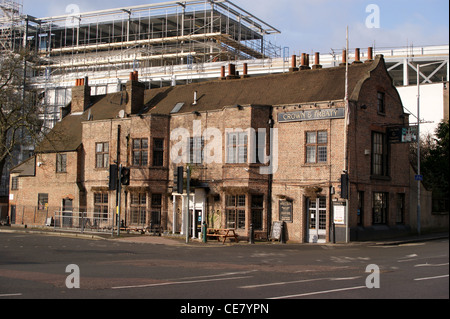 Krone und Vertrag mittelalterlichen London Pub, Uxbridge, Hillingdon, Middlesex, London, England Stockfoto