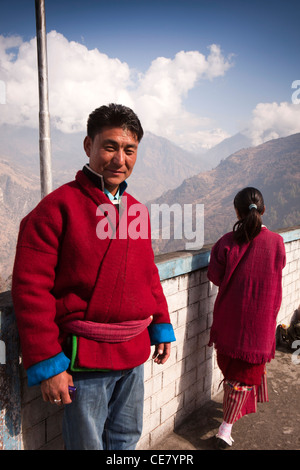 Indien, Arunachal Pradesh, Tawang, Jang, Mann und Tochter in traditionelle tibetische Kleidung für Losar-Festival Stockfoto