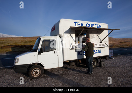 Roadside Diner Moorland Frühstück Mobiler Van und Takeway parkt in Ribbleshead, Ingleborough, North Yorkshire Dales, UK Stockfoto