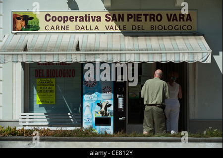 Coop San Pietro Vara. Organische Schlachter. Varese Ligure. Val di Vara, Vara Valley. Provinz La Spezia. Ligurien. Italien. Stockfoto