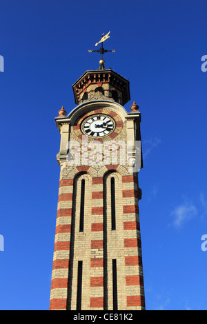 Epsom Uhrturm ist 70 Fuß hoch und gestaltet von den Londoner Architekten, James Butler und Henry Hodge 1847. Surrey England UK Stockfoto