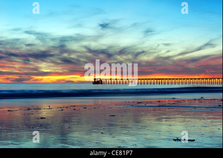 Venoco Ellwood Pier, Bacara (Haskell) Goleta beach bei Sonnenuntergang Stockfoto