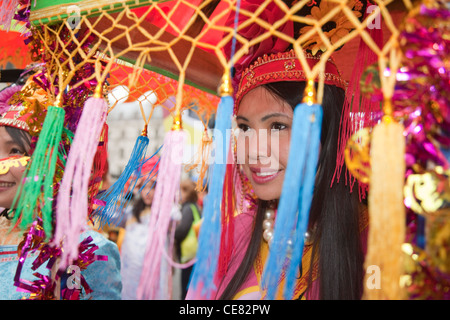 Junge Frau, chinesischen Neujahrsfest im Zentrum von London Stockfoto