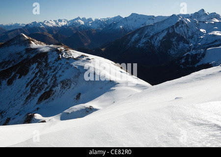 Blick vom Pic De La Calabasse (2210 m), in der Nähe von Saint-Lary, zahlt Couserans, Ariege, Pyrenäen, Frankreich. Stockfoto
