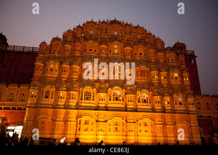 Das Hawa Mahal, Palast der Winde, gebaut im Jahre 1799 von Maharaja Sawai Pratap Singh, in Jaipur in Rajasthan, Indien Stockfoto