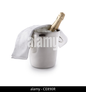 Sektkühler mit Sektflasche isoliert auf weiss und Eis Stockfoto