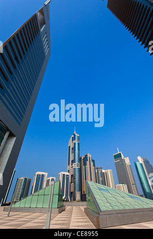 Dubai, Emirates Towers aus Dubai International Financial Centre Stockfoto