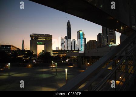 Die Dubai Intl Financial Center (DIFC) repräsentieren die weltweit führenden Unternehmen im Bereich der Finanzdienstleistungen, Bankwesen, Versicherung, etc.. Stockfoto