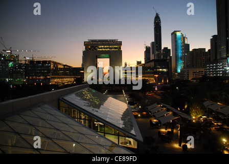 Die Dubai Intl Financial Center (DIFC) repräsentieren die weltweit führenden Unternehmen im Bereich der Finanzdienstleistungen, Bankwesen, Versicherung, etc.. Stockfoto