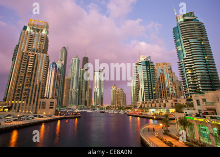 Asien, Arabien, Emirat Dubai, Dubai, Hafen und Wolkenkratzer von Dubai Marina Stockfoto