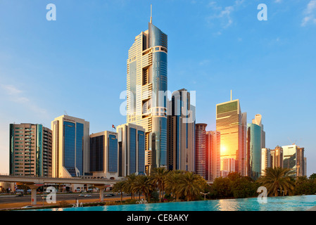 Dubai, Wolkenkratzer entlang der Sheikh Zayed Road Stockfoto