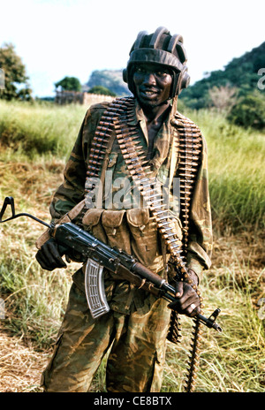 Schwer bewaffnete Soldaten aus dem Sudan People es Befreiung Armee, Süd-Sudan, Afrika Stockfoto