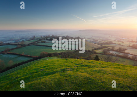 Die Somerset Niveaus von Glastonbury Tor bei Sonnenaufgang. Winter. Somerset. England. VEREINIGTES KÖNIGREICH. Stockfoto