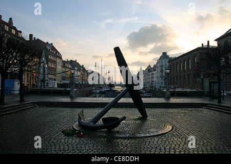 Riesigen Anker auf dem Display am Hafen Nyhavn in Kopenhagen, Dänemark Stockfoto