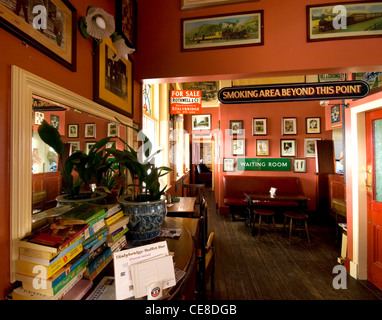 Innere des Stalybridge Bahnhof Buffet Stockfoto