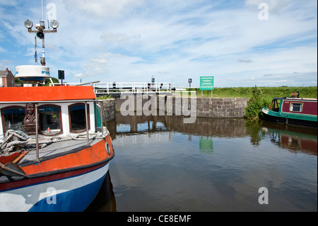 Auf dem Leeds und Liverpool Kanal sperren Stockfoto