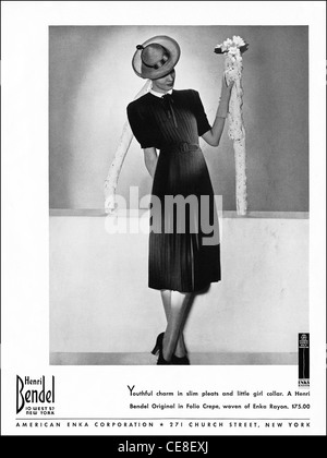 Original ganzseitige Anzeige ca. 1938 in amerikanischen Damen Mode Zeitschriftenwerbung Kleid von Henri Bendel von New York USA Stockfoto