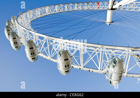 Das London Eye (Millennium Wheel) Riesenrad am Südufer der Themse im Stadtteil Lambeth, London, England, UK. Stockfoto