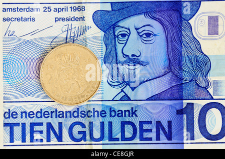 Niederländische Banknote 10 Gulden und 2 12 Gulden Münze Stockfoto