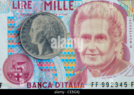 Italienische 1000 Lira Banknote und 100-Lira-Münze Stockfoto