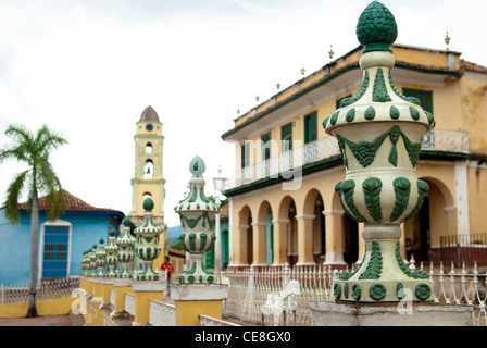 Plaza Mayor Trinidad Kuba mit Blick auf einen Glockenturm Stockfoto