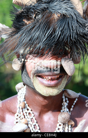 Stammesangehörige aus einem abgelegenen Dorf am Fluss Karawari in Papua-Neu-Guinea Stockfoto