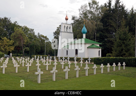 Die erstaunliche russische orthodoxe Kirche und der Saint-Hilaire Le Grand russische Soldatenfriedhof, in der Nähe von Reims, Marne, Frankreich. Stockfoto