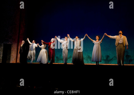 Besetzung von Don Giovanni am Vorhang in Covent Garden Opera House, London, England, UK Stockfoto