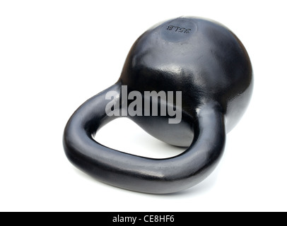 schwarze 35 lb Eisen Kettlebell für Krafttraining isoliert auf weiss Stockfoto