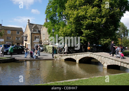 Bourton auf dem Wasser in den Cotswolds. Stockfoto