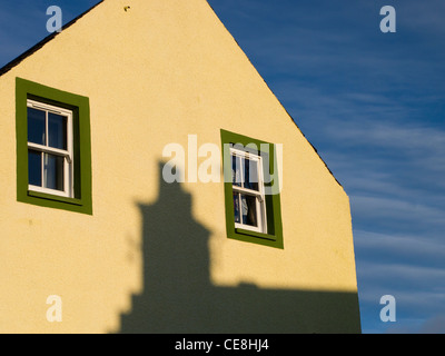 Giebelseite und Schatten, St Monans, Fife Stockfoto