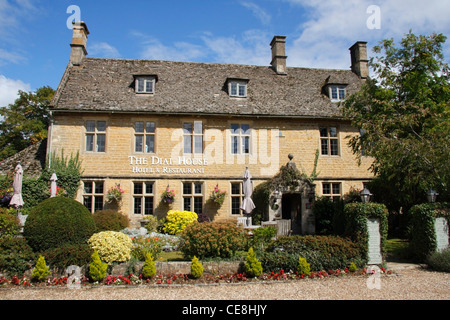 Das Dial House Hotel und Restaurant in Bourton auf dem Wasser in den Cotswolds, England. Stockfoto