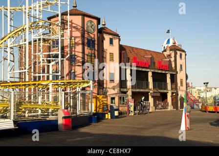 Kirmes rides auf Brighton Pier. Stockfoto