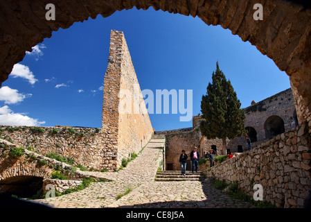 "Inside" Blick auf die Burg Palamidi, der imposanteste unter den 3 Schlössern von Nafplion Stadt, Argolis, Peloponnes, Griechenland Stockfoto