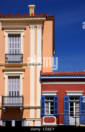 "Detail" aus klassizistischen Gebäuden in Syntagma ("Verfassung") Platz, Nafplio Stadt, Argolis, Peloponnes, Griechenland Stockfoto