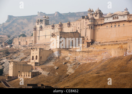 Blick in Richtung Amber Fort, außerhalb Jaipur in Rajasthan, Indien Stockfoto