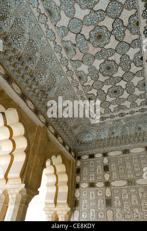 Das Jai Mandir in der Diwan-i-Khas (Halle der öffentlichen Publikum), innen Amber Fort in Jaipur, Indien. Stockfoto