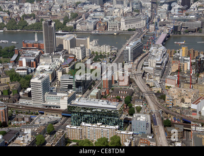 Luftaufnahme von Southwark, mit Blackfriars Road & Blackfriars Bridge, London SE1 Stockfoto