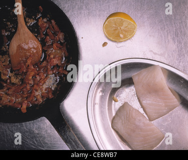 Dennoch: Gebratener Steinbutt mit Speck Streifen Stockfoto