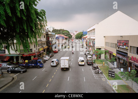 Street Scene im Stadtteil Geylang in Singapur im Fernen Osten Südostasien. Straßenverkehr Auto leben Lebensstil modernes Reisen Stockfoto