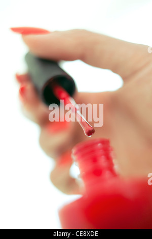 -MODELL VERÖFFENTLICHT. Nagellack Stockfoto