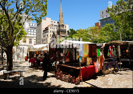 Souvenir-Stände in Greenmarket Square, Cape Town, Western Cape, Südafrika Stockfoto