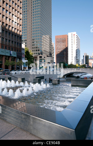 Cheonggyecheon, modernen öffentlichen Erholungsraum wurde 2005 eröffnet, heute beliebt bei Einheimischen und ausländischen Touristen, Seoul, Korea Stockfoto