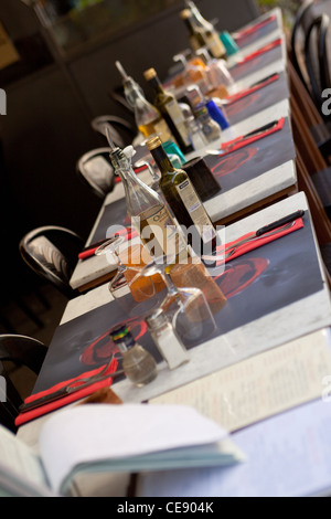 Tische im Freien für die Kunden bereit. Restaurant Lucca Toskana Italien Stockfoto