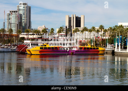 Aqualink-Wasser-Taxi-Boote in Regenbogen Hafen Long Beach Kalifornien Stockfoto