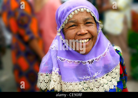 Muslimische Frau tragen Hijab Kopfschmuck in Sungaipenuh Sumatra. Stockfoto